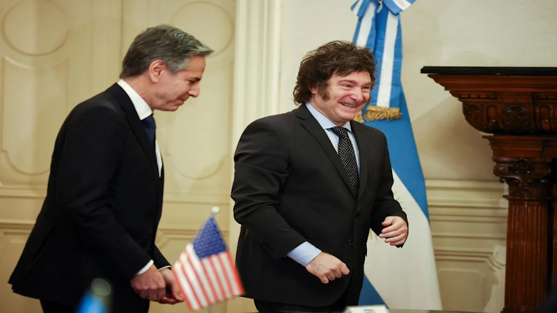 Blinken recibió el apoyo de EEUU y dio vía libre a la dolarización