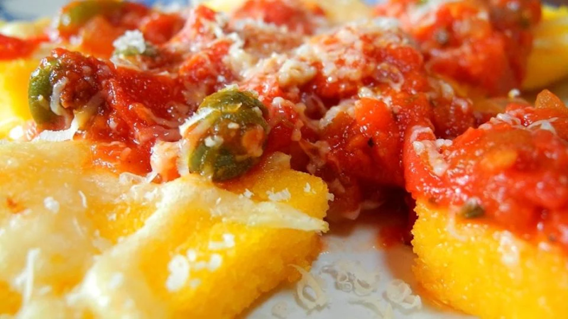 Cuadrados de polenta al horno con tuco