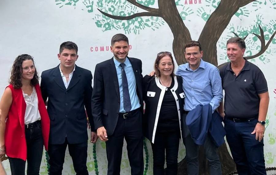 El gobernador de Santa Fe Maximiliano Pullaro inauguró el ciclo lectivo y responsanilizó a la Nación por el paro docente