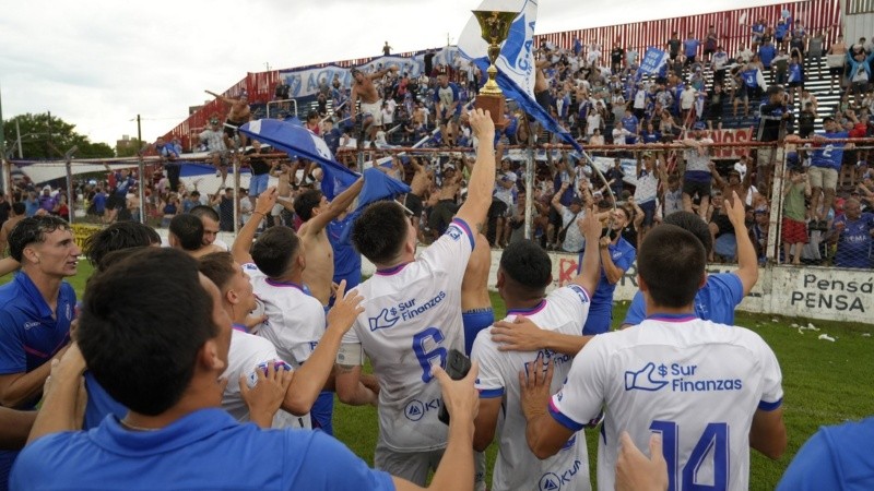 Un gol con lluvia y otro con sol: Argentino le ganó a Central Córdoba el clásico rosarino del ascenso