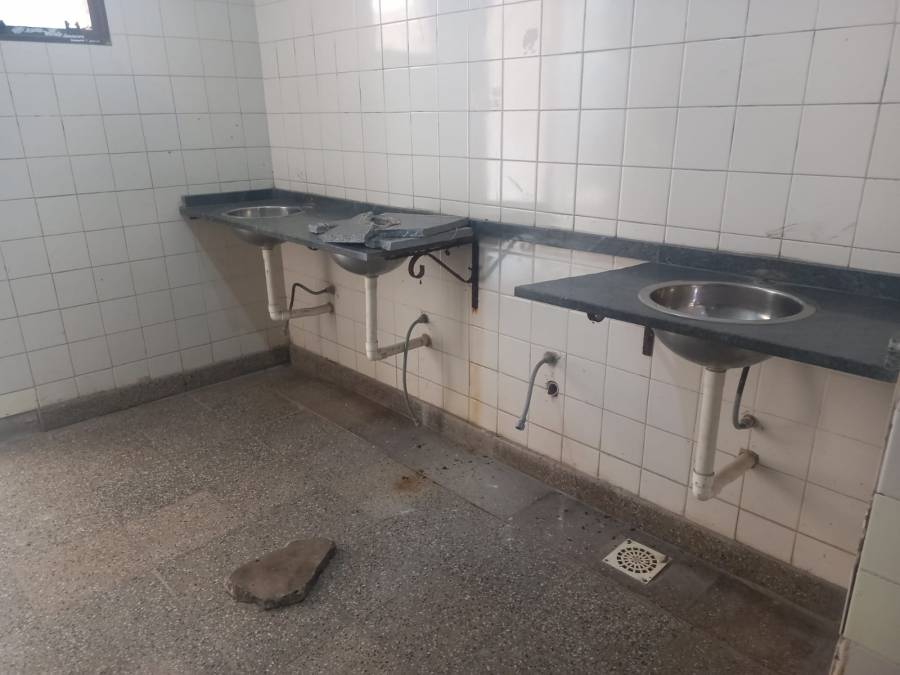 Suspenden las clases en la escuela José Gálvez tras el robo de sanitarios y artefactos eléctricos