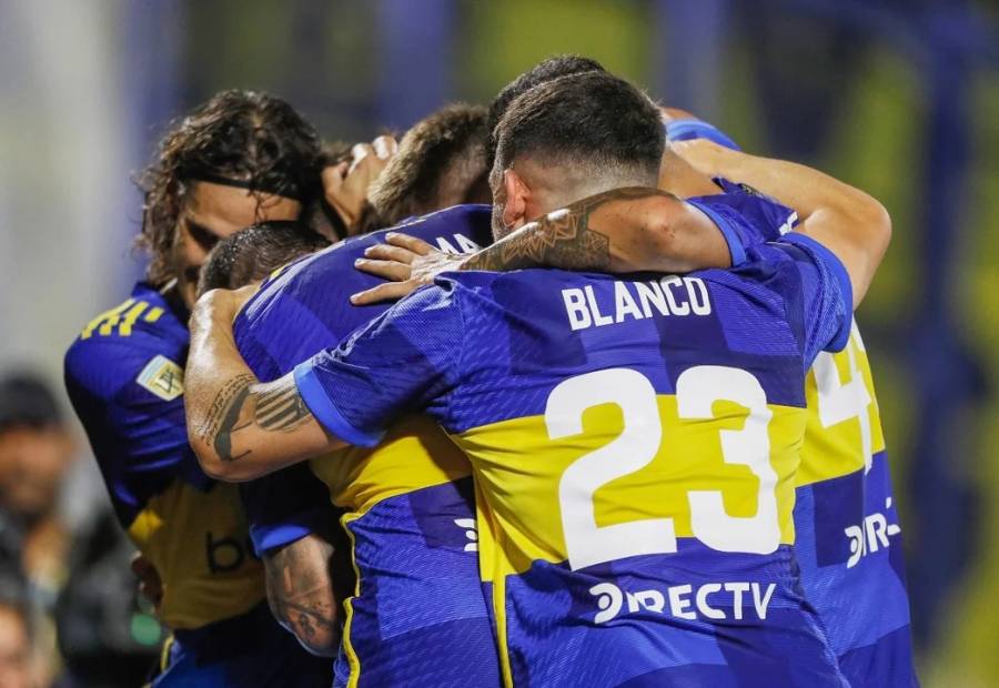 Cavani le dio el triunfo a Boca ante Racing en un partidazo en La Bombonera y se prendió en la zona alta de la Copa de la Liga
