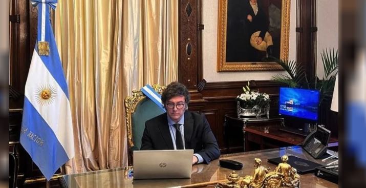 Milei sigue el debate del DNU en el Senado desde Casa Rosada
