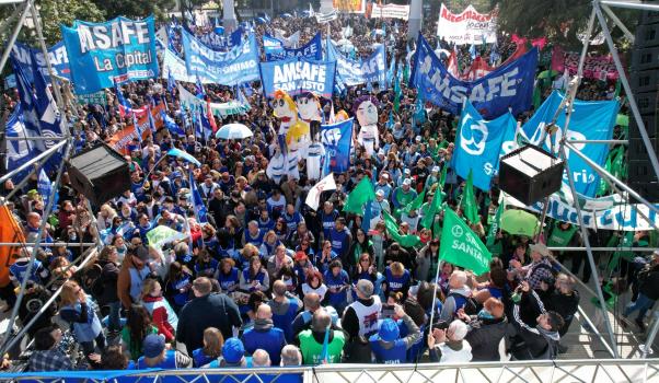 Docentes definen este viernes medidas de fuerza en rechazo al ofrecimiento salarial de la Provincia