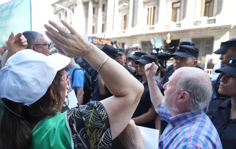 El Gobierno evalúa sacar por decreto la nueva fórmula jubilatoria