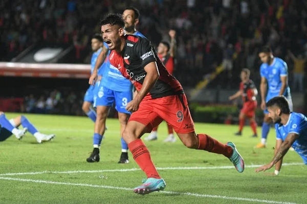 Colón mereció más, ganó y sumó otra victoria con un resultado ajustado
