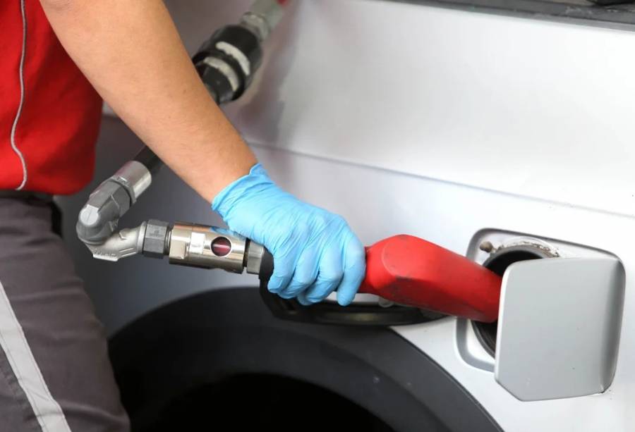 Desde el lunes aumenta la nafta y se esperan largas colas en las estaciones de servicio
