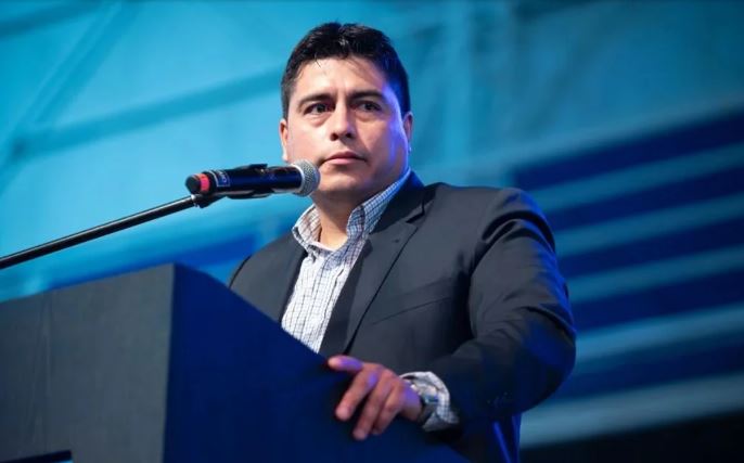 Un gobernador se bajó del Pacto de Mayo