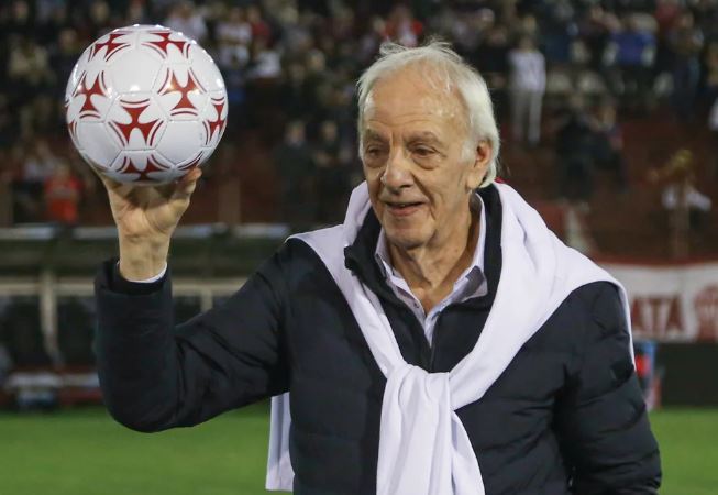 Menotti permanece internado y continúa la preocupación por su estado de salud