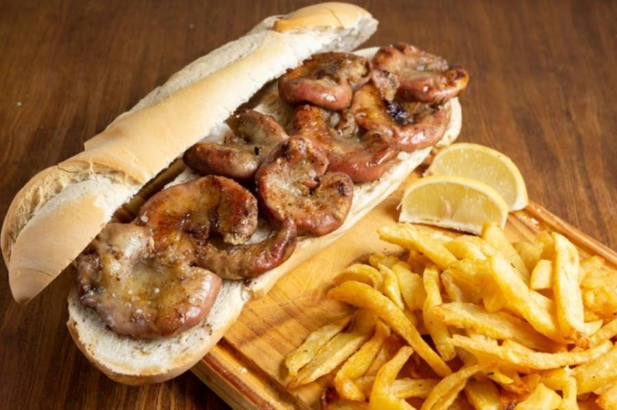 El sándwich de chinchulín es furor en las redes sociales
