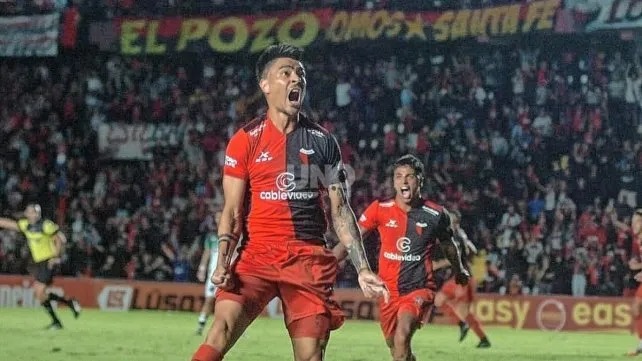 Colón mostró carácter y venció a Nueva Chicago para seguir en la cima