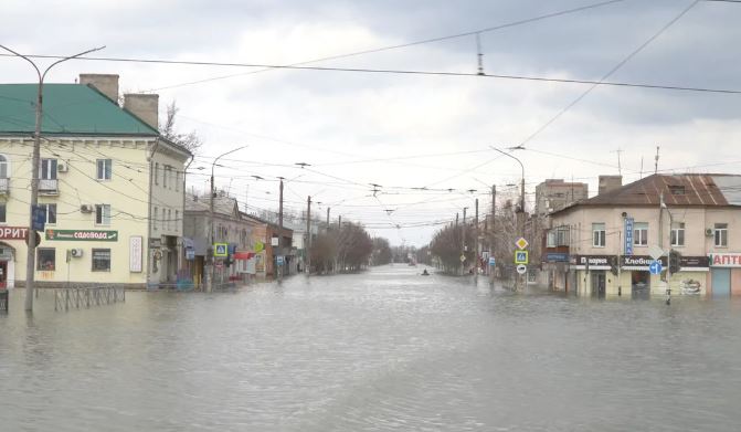 Más de 100 mil evacuados en Rusia y Kazajistán por inundaciones
