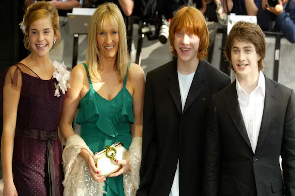 La creadora de Harry Potter contra protagonistas por defender a las personas trans
