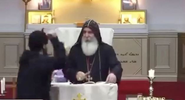 Nuevo ataque en Sídney: apuñalaron a un obispo y un sacerdote en una iglesia