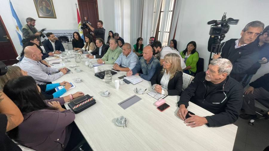 El gobierno vuelve a reunirse con los gremios docentes