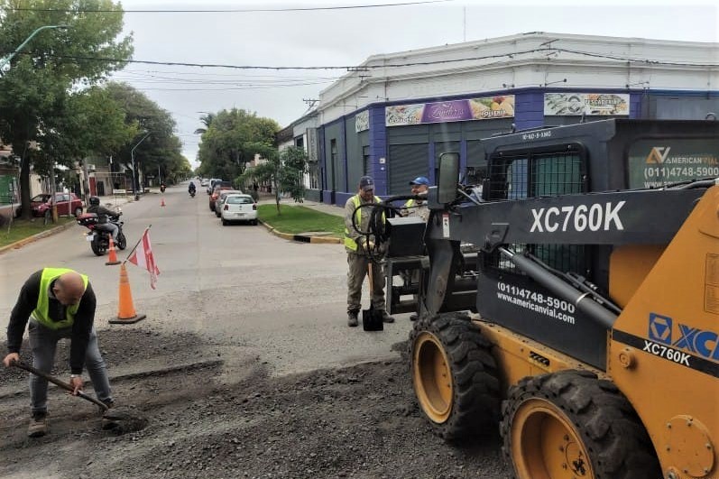 Siguen las tareas de bacheo en avenida 7 de Marzo 