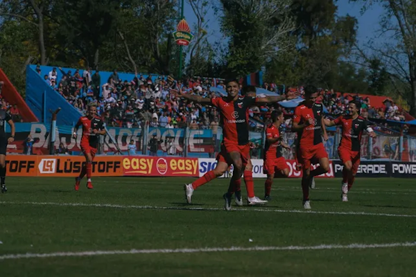 Primera Nacional: Colón tuvo a la figura de la 13ª fecha