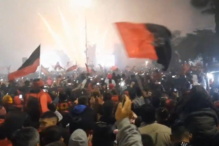 Así recibieron los hinchas de Colón los 119 años