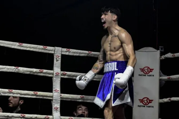 Un boxeador defendió a una mujer que fue agredida por su pareja