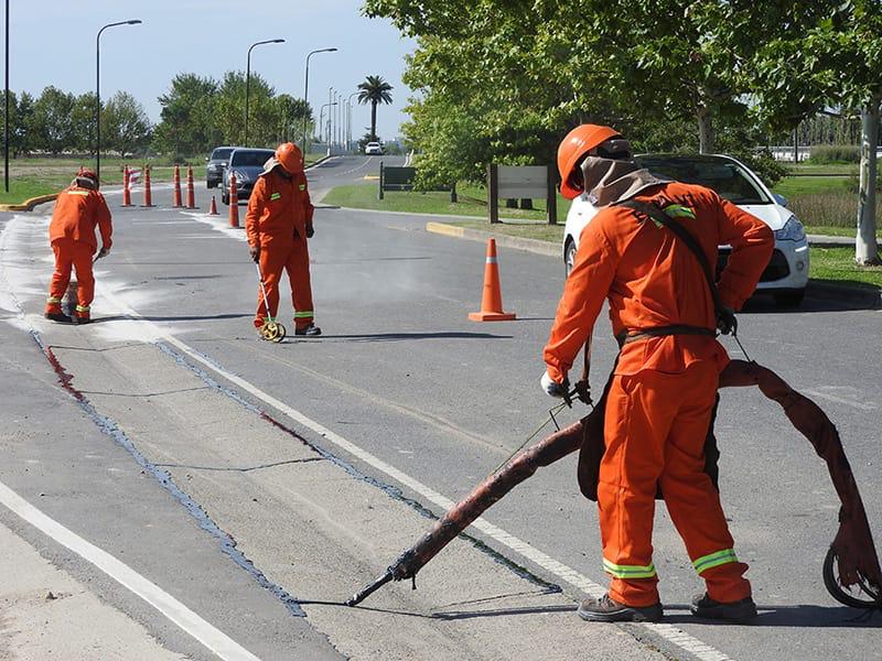 Hubo 52 ofertas en la licitación para obras de sellado de fisuras en las rutas de todos los departamentos