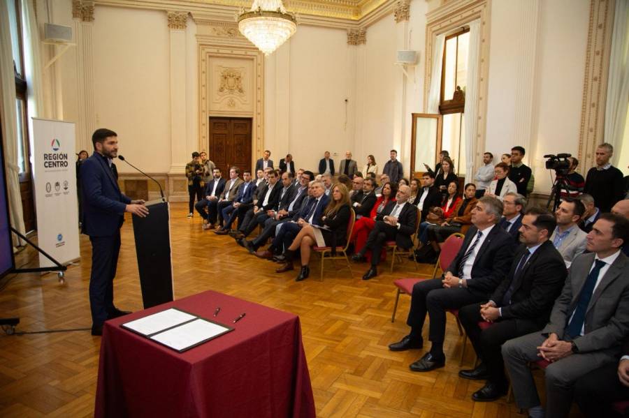 Pullaro: “La regionalización es la única manera de construir un país más federal”