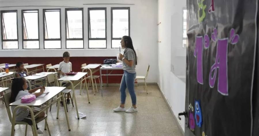 Publican el decreto que establece el premio para los docentes que no falten a trabajar