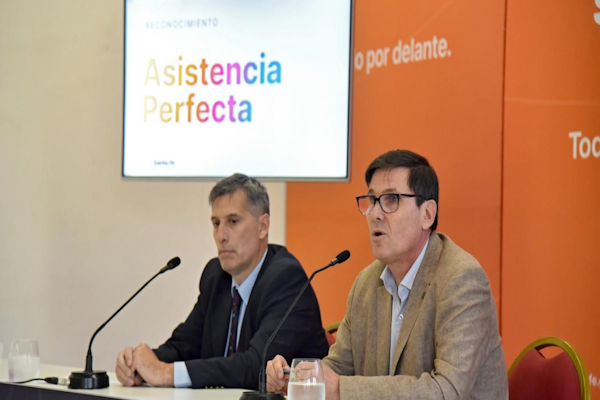 Más de 41 mil docentes recibieron el premio a la Asistencia Perfecta