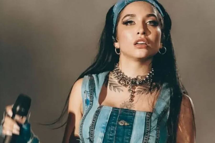 María Becerra cruzó a una seguidora por tildarla de 
