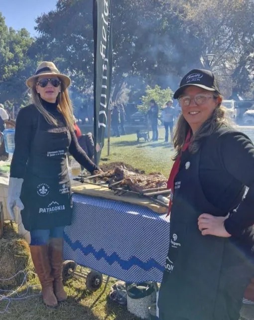 Una pareja de mujeres ganó el campeonato de asado a la estaca en Funes
