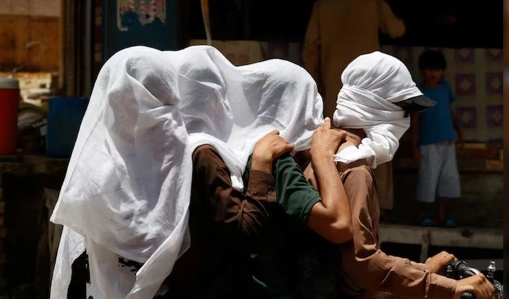 Pakistan soporta temperaturas que superan los 52 grados