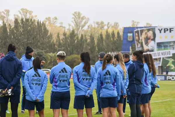Renunciaron cuatro jugadoras de la selección femenina de fútbol