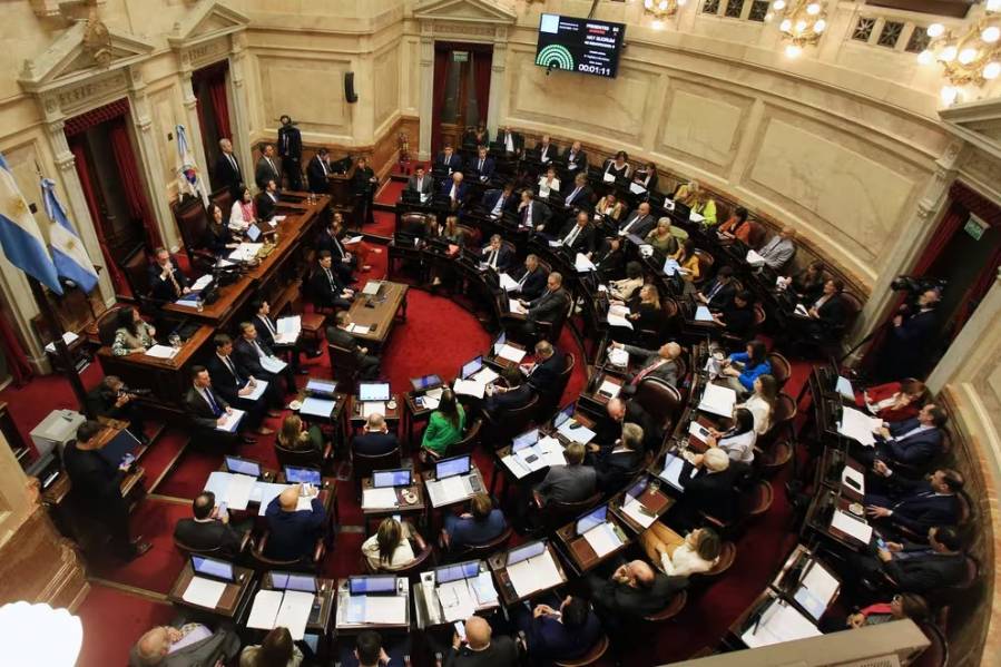 Marcha atrás: los senadores pidieron retrotraer el aumento de sus sueldos