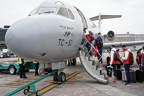 Unión viajará en avión para visitar a Independiente Rivadavia