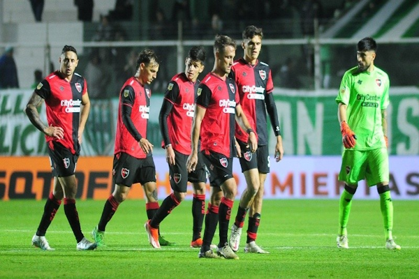 Banfield derrotó a Newell ´s en un partido con polémicas 