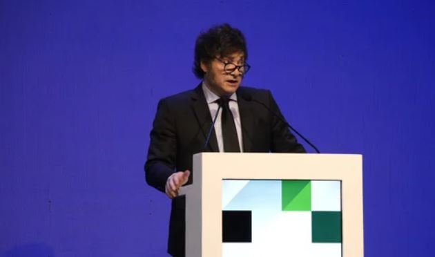 Milei: “Me van a tener que sacar muerto de la Rosada para quebrar el déficit fiscal”