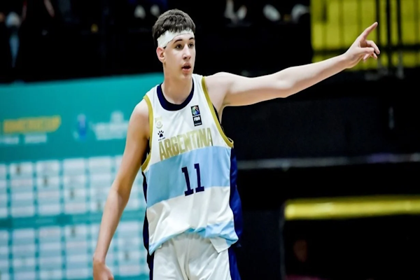 Felipe Minzer se destaca en el básquet de los seleccionados juveniles