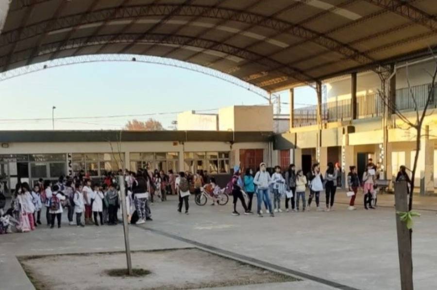 Se cayó una reja en una escuela y golpeó a ocho alumnos