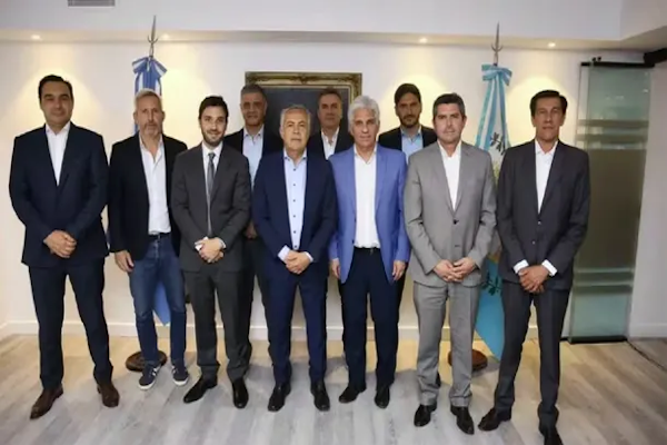 Ley Bases: gobernadores dialoguistas van a una cumbre para garantizar su aprobación