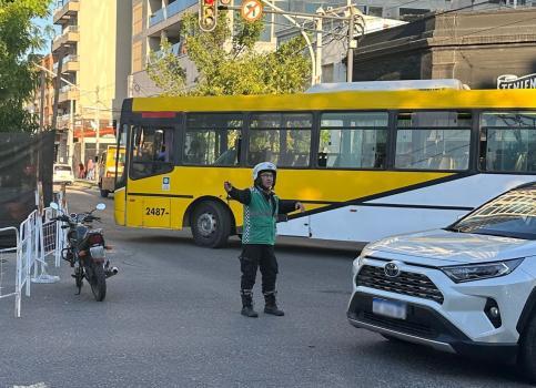 Socavón: Habilitaron el tránsito en la mano sur de Boulevard