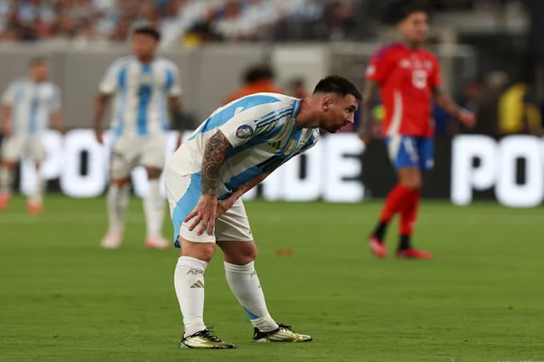 Messi sigue con molestias y no participó del entrenamiento