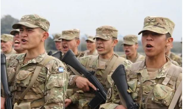 El Gobierno dispuso una nueva suba de salarios para los efectivos de las Fuerzas Armadas