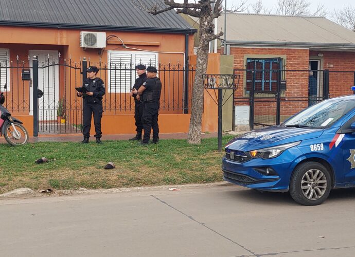 Un hombre asesinó a su mujer y después intentó quitarse la vida