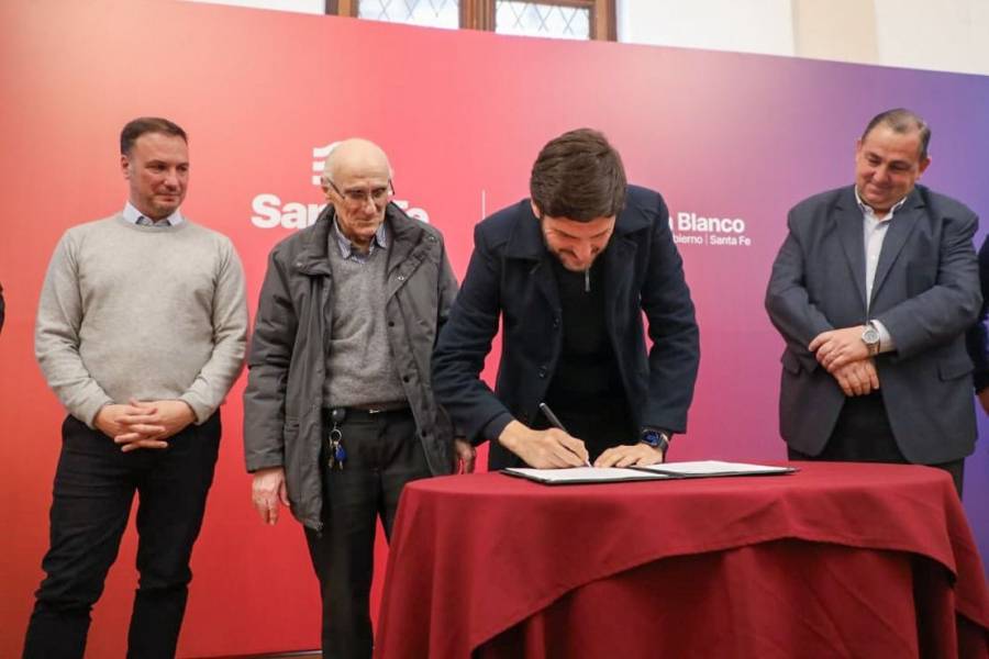 Pullaro firmó un convenio con Los Sin Techo para construir 600 unidades habitacionales