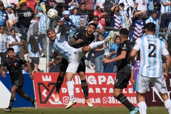 Colón perdió el rumbo y el partido en el debut de Rodolfo De Paoli como DT.
