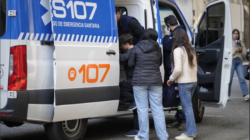Evacuaron alumnos y docentes de la escuela Gambartes por intoxicarse con monóxido de carbono 