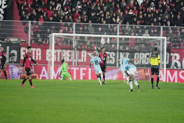 Newell ´s perdió ante Racing por 1-0 en la Liga Profesional