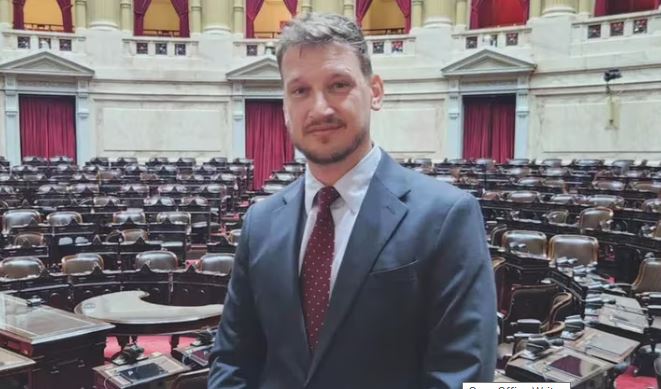 Está prófugo el diputado acusado de distribución de pornografía infantil