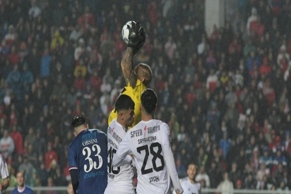Unión no pudo doblegar la defensa de Riestra en Santa Fe