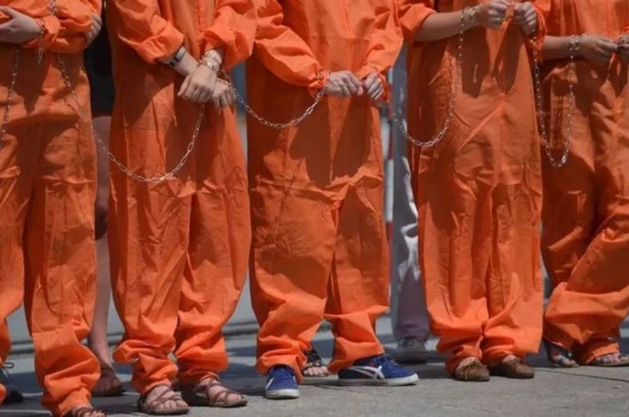 Los presos peligrosos empiezan a usar uniforme naranja en las cárceles 