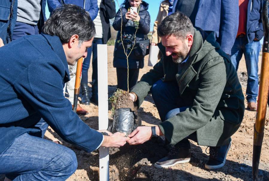 Se plantaron más de 800 árboles nativos para recomponer un exbasural